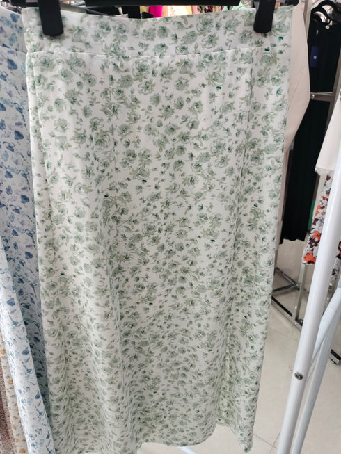 Floral Slit Skirts Embedded With Buttons